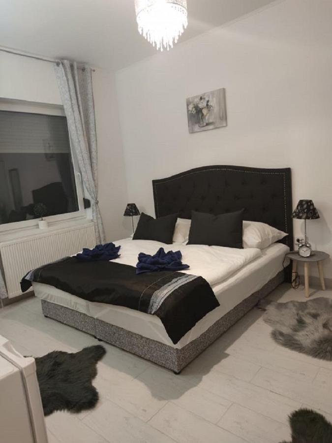 Wagner Apartman Тата Екстериор снимка